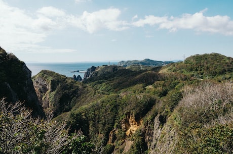 北京干部现厌战心态 一位身着红裙的“海淀妈妈”告诉海报新闻记者